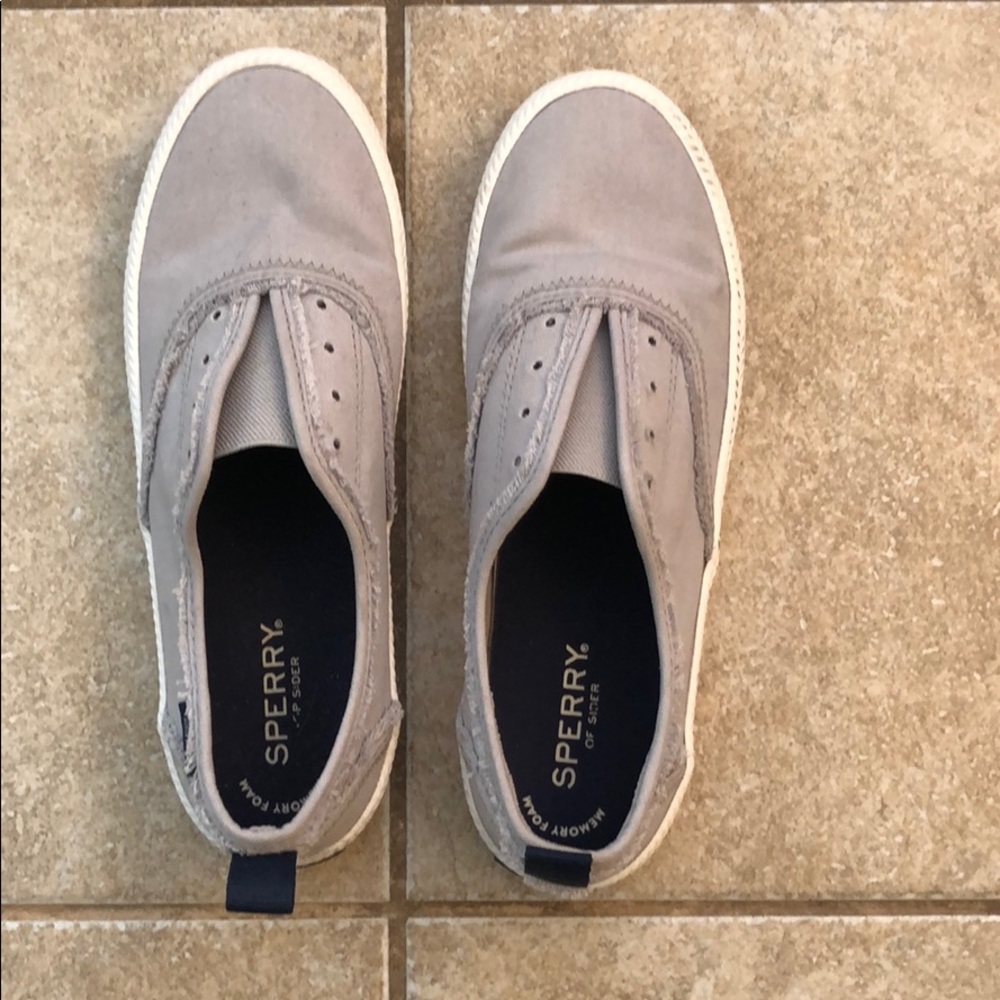 Speery slip on sneakers